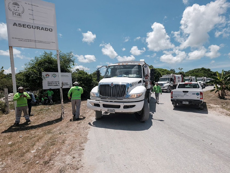 Vecinos bloquean paso de camiones recolectores al nuevo basurero de Cancún