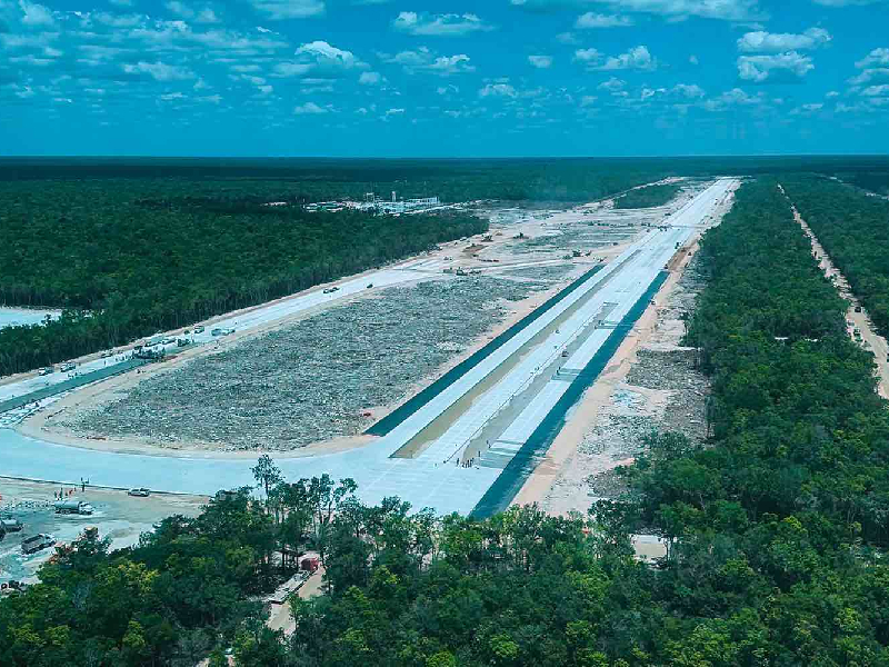 AMLO anuncia que pista de aeropuerto de Tulum está virtualmente lista