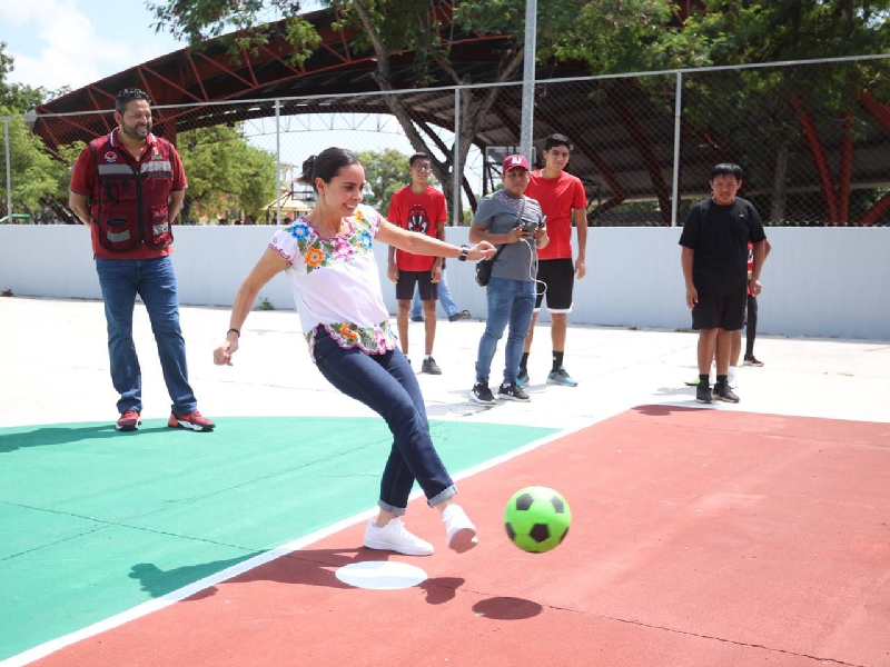 Rehabilitamos nuestros espacios deportivos para los cancunenses: Ana Paty Peralta