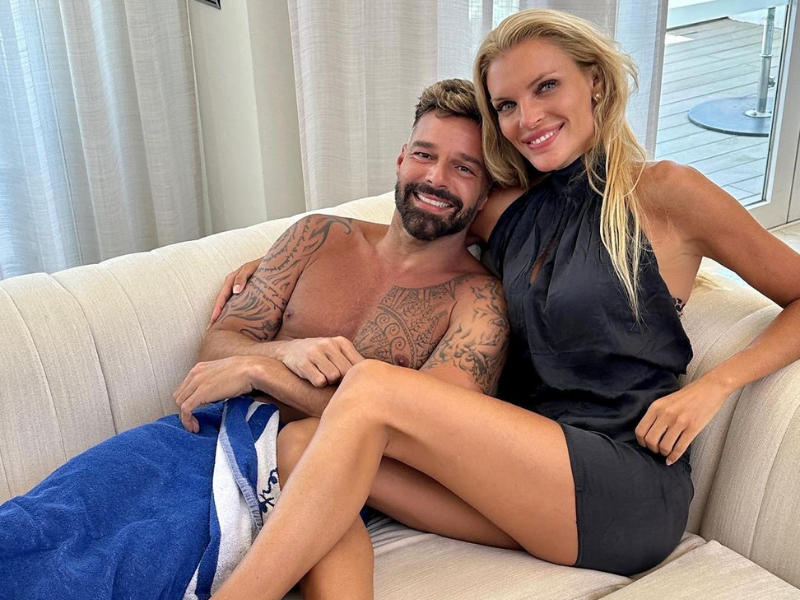 Ricky Martin explota las redes tras aparecer abrazado de una modelo