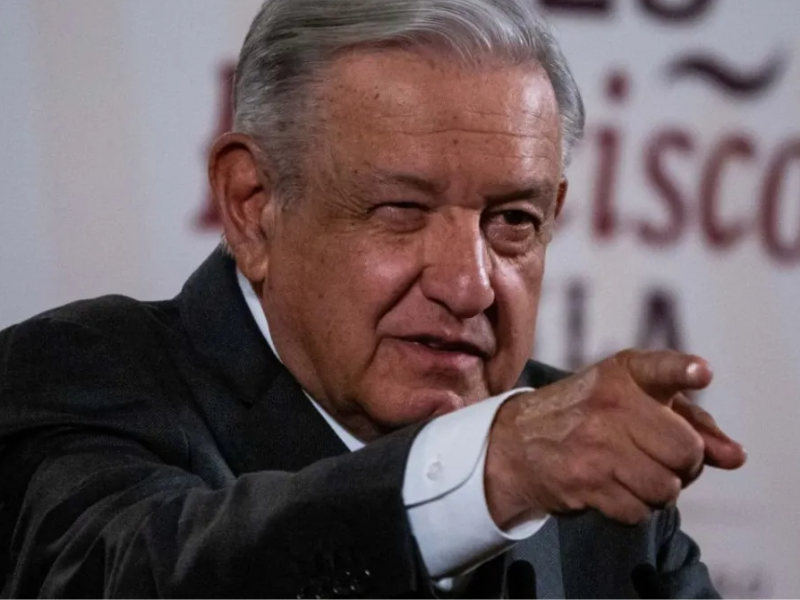 AMLO “condecorará” a Claudio X. González por sus servicios a la “transformación”