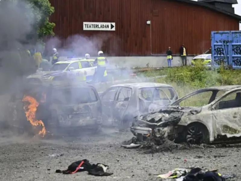 Enfrentamientos en festival de Suecia deja más de 50 heridos y 100 detenidos