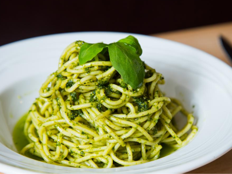 Pasta Verde con Salsa de Espinacas y Albahaca