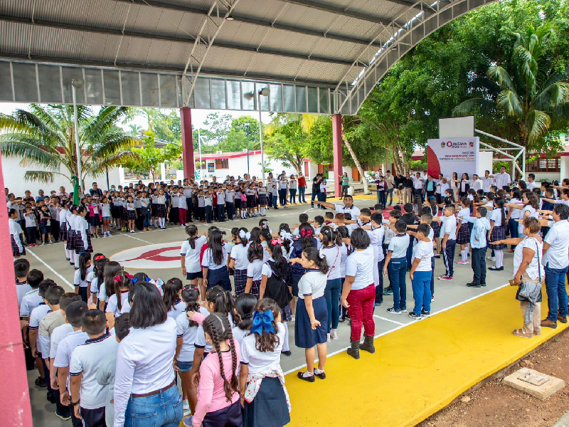 Inicia el ciclo escolar 2023-2024 en Felipe Carrillo Puerto con entrega simbólica de Libros de Texto Gratuito