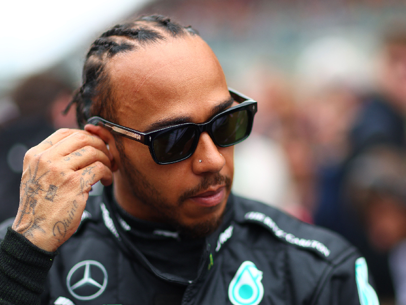 “Si tuviera el coche de Sergio” Lewis Hamilton habla sobre el RB19 de Checo Pérez