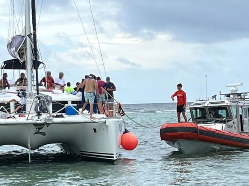 Marina Rescata a 23 personas en inmediaciones de Mahahual, Quintana Roo