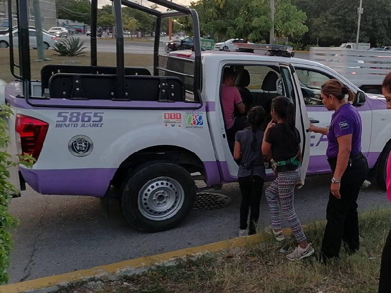 Retiran de las calles de Cancún a cinco menores que trabajaban en dos puntos de la ciudad