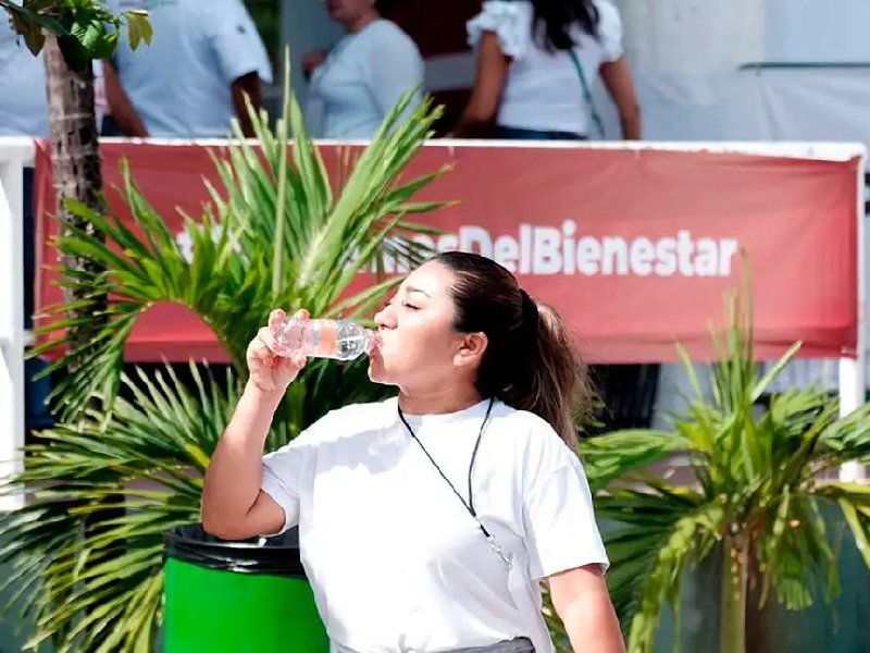 Aumenta a 50 los casos por golpe de calor, deshidratación y quemadura solar en Quintana Roo