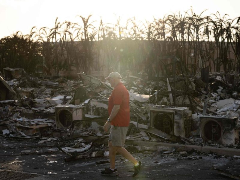 Biden visitará Hawái, donde incendios dejan más de un centenar de muertos