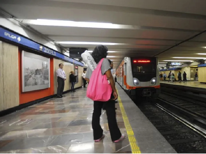 Mujer se reporta grave tras arrojarse al metro en la estación Copilco