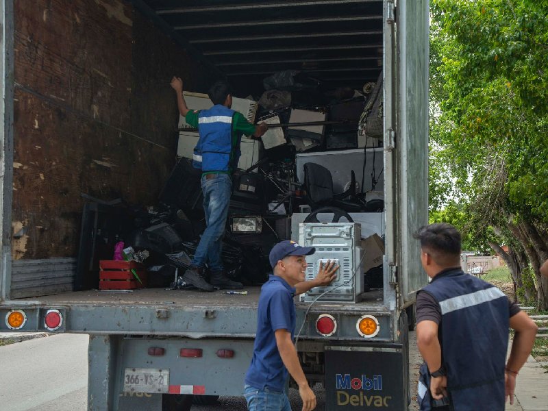 Retiran más de una tonelada de residuos electrónicos de calles de Carrillo Puerto