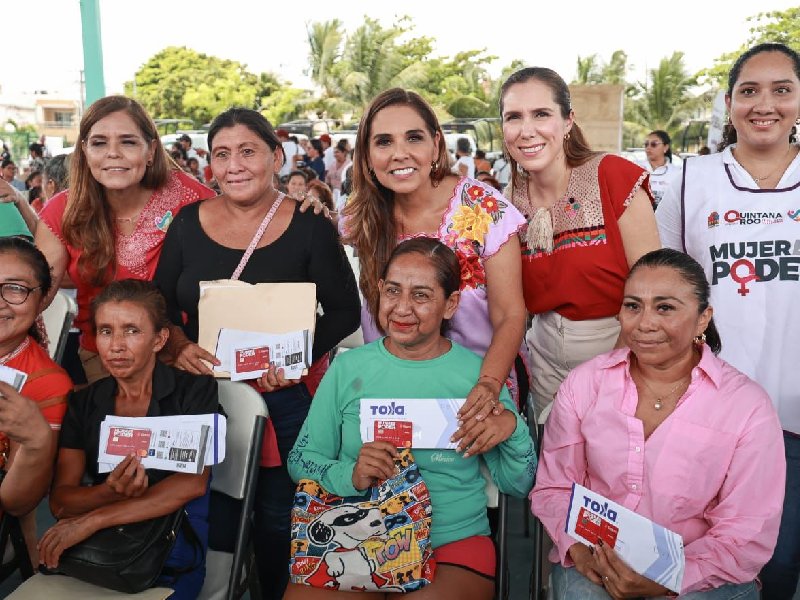 Mara Lezama y Atenea Gómez encabezan entrega de Tarjetas ‘Mujer es Poder’ en Isla Mujeres"
