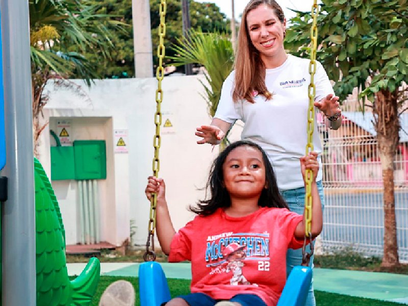 Atenea Gómez promueve el sano desarrollo de la niñez a través de los parques infantiles