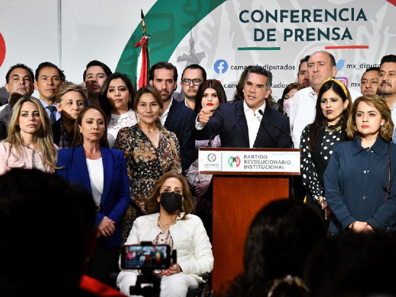 Evitan legisladores del PRI, emitir postura sobre futuro de Beatriz Paredes en el Frente