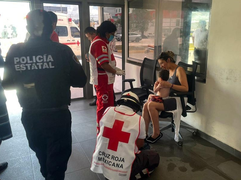 Llegan al C-5 de Cancún turistas extranjeros a recibir auxilio médico