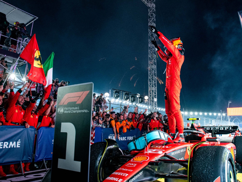 Carlos Sainz y Ferrari cortan racha de RedBull en GP Singapur