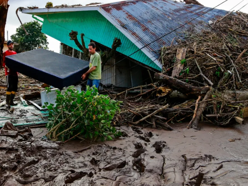 Ciclón en Brasil deja 31 muertos; el país se prepara para nuevas lluvias