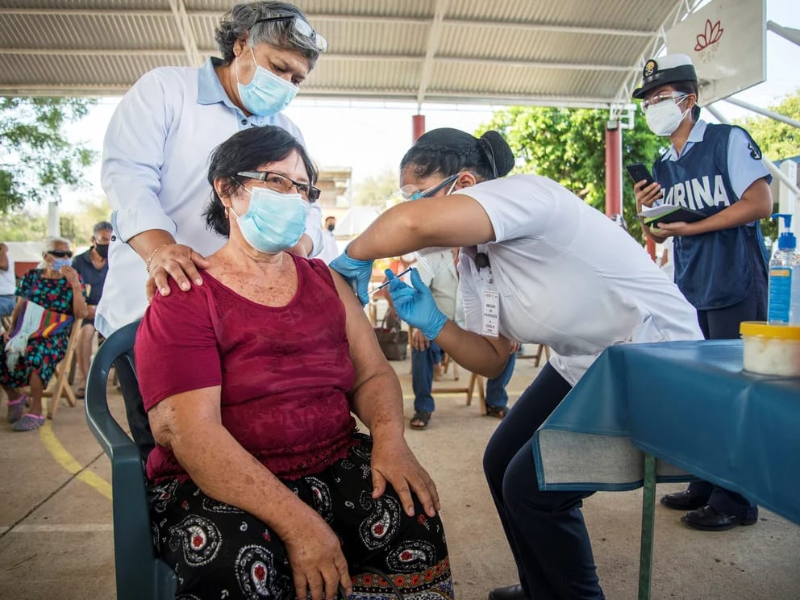 La mitad de la población en Quintana Roo recibió la tercera dosis anticovid
