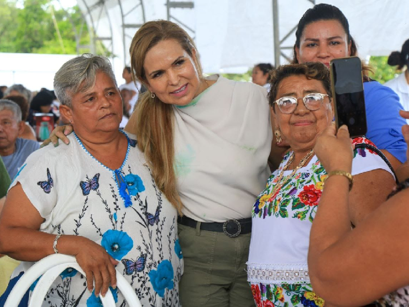 Festeja Lili Campos a las y los adultos mayores de Solidaridad