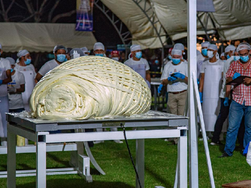 En Chiapas rompen récord por la bola de queso más grande del mundo
