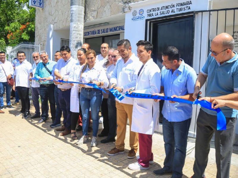 Lili Campos inaugura instalaciones de salud y entrega cartillas de salud municipal