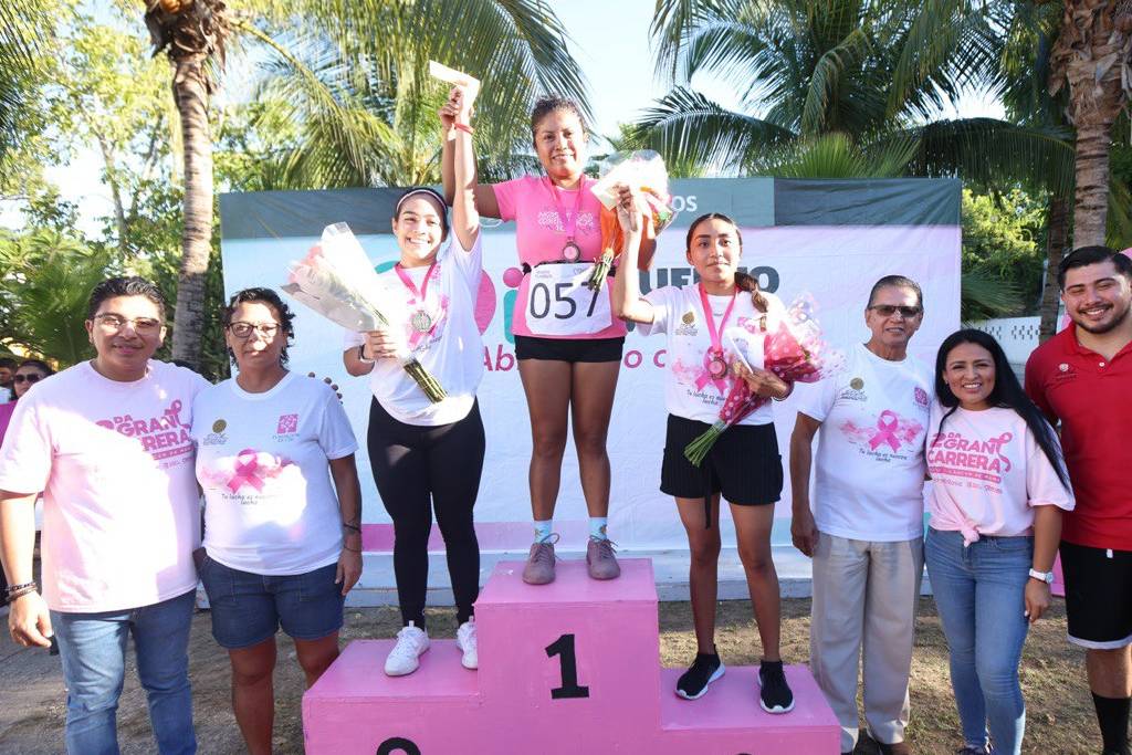 Organizan exitosa segunda gran carrera contra el cáncer de mama en PuertoMorelos