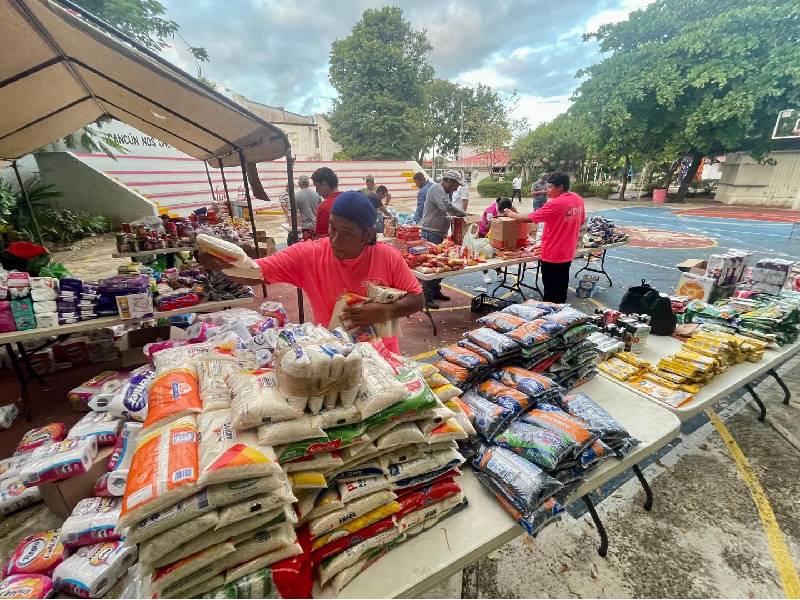 En menos de 10 días Quintana Roo recauda 100 toneladas de ayuda para Guerrero
