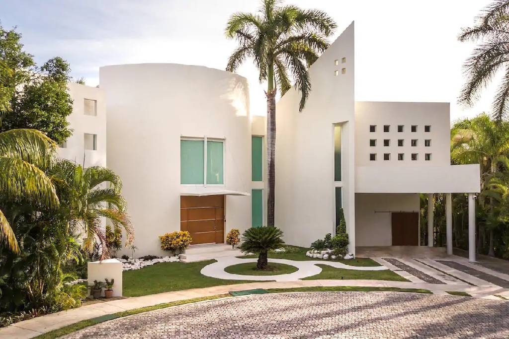 Inmuebles Airbnb y Booking pagarán en 2024 impuesto de saneamiento en Cancún
