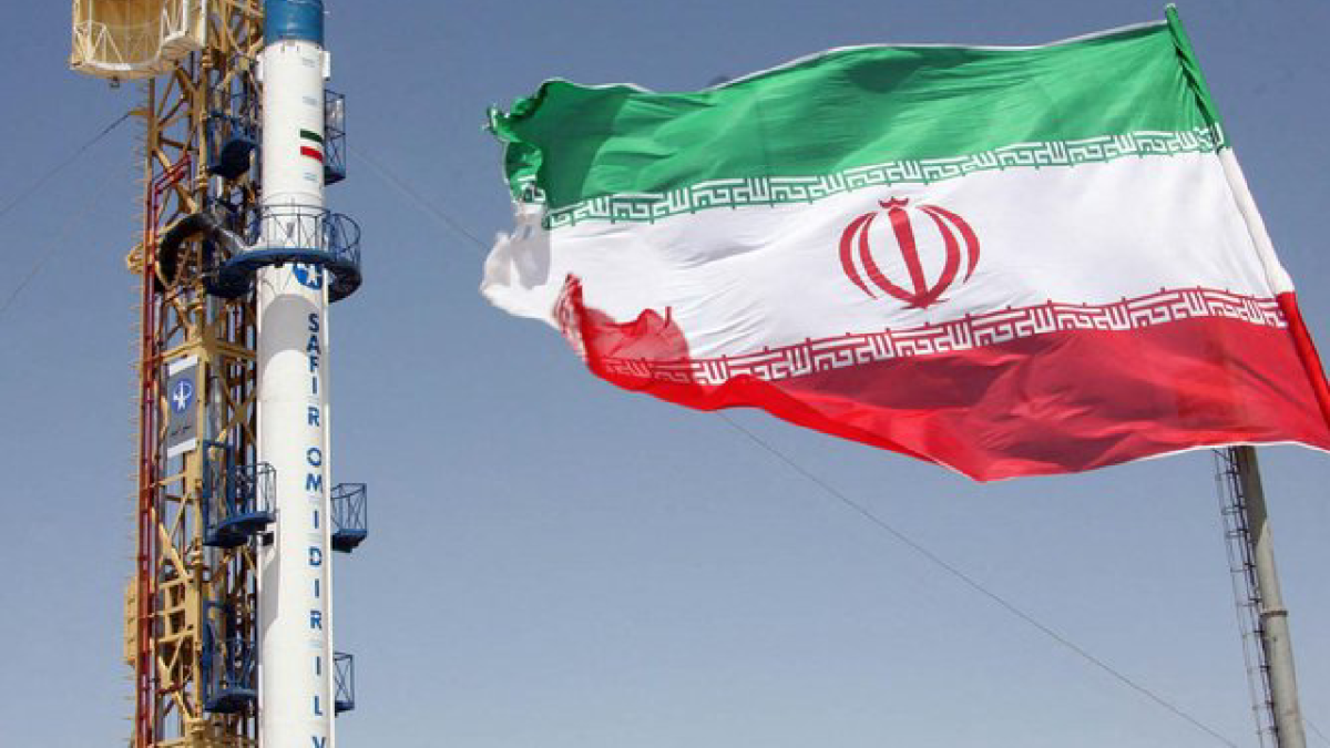 Irán anunció el exitoso lanzamiento simultáneo de tres satélites.