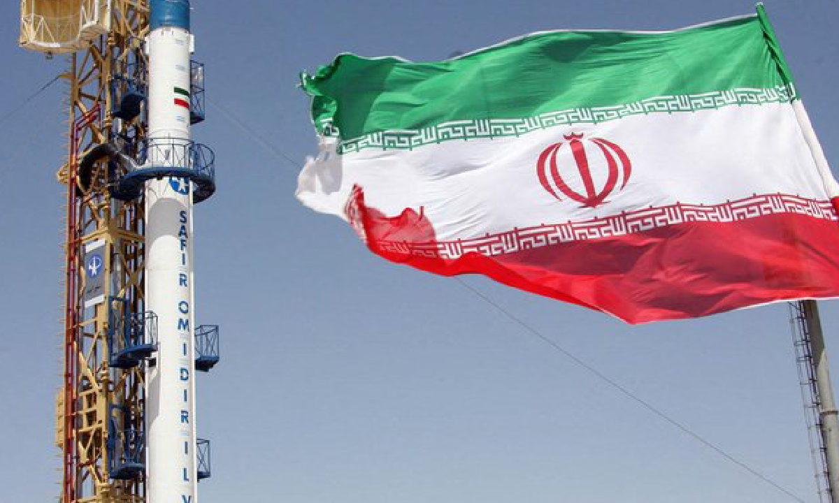 Irán anunció el exitoso lanzamiento simultáneo de tres satélites.