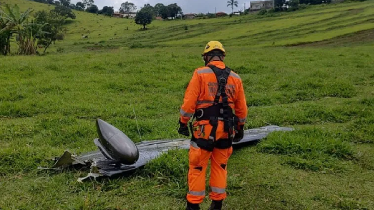 Un avión monomotor proveniente de Campinas, Sao Paulo, se estrelló en la localidad de Itapeva, Minas Gerais, resultando en la trágica muerte de siete personas.