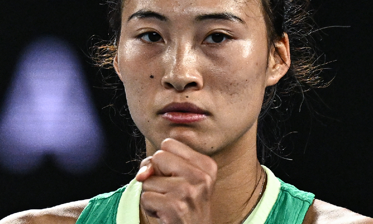 La tenista china Zheng Qinwen, avanzó a su primera final de Grand Slam al vencer a la ucraniana Dayana Yastremska en las semifinales del Abierto de Australia.