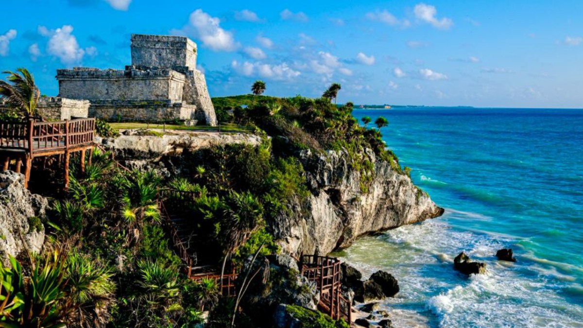 El éxito turístico de Quintana Roo crece por el dinamismo que registra con el aumento de la infraestructura turística y de las conexiones aéreas, entre otros factores.