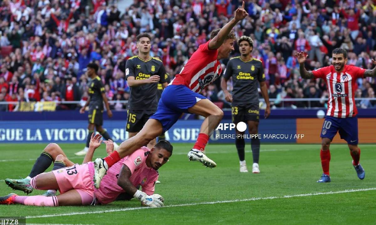 Los goles de Llorente (15, 20), Ángel Correa (47, 62) y Memphis Depay (87) devuelven provisionalmente al Atlético al tercer puesto liguero.