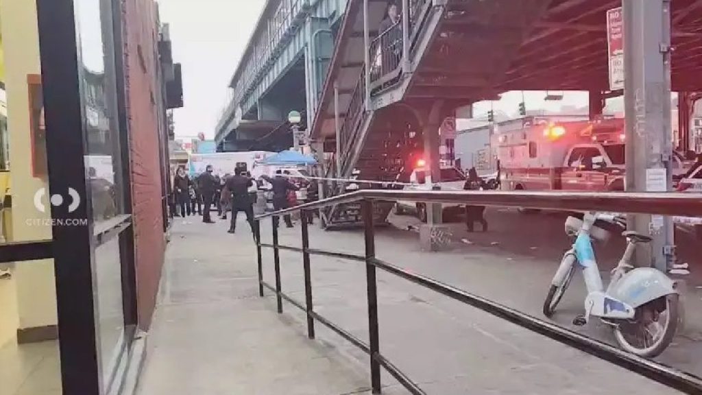 La policía confirma que 6 personas fueron baleadas, 1 muerta, en una estación de Mount Eden en la ciudad de Nueva York.