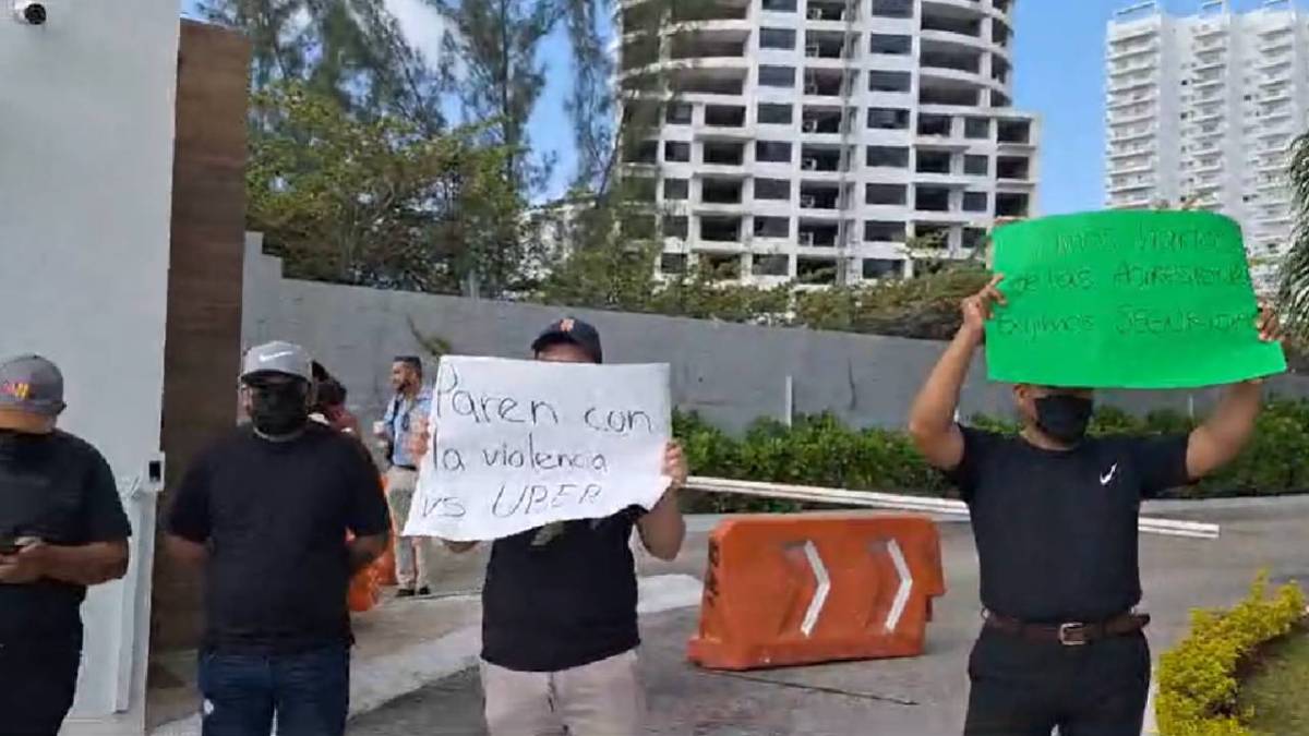 Manifestación de socios de Uber en Cancún.