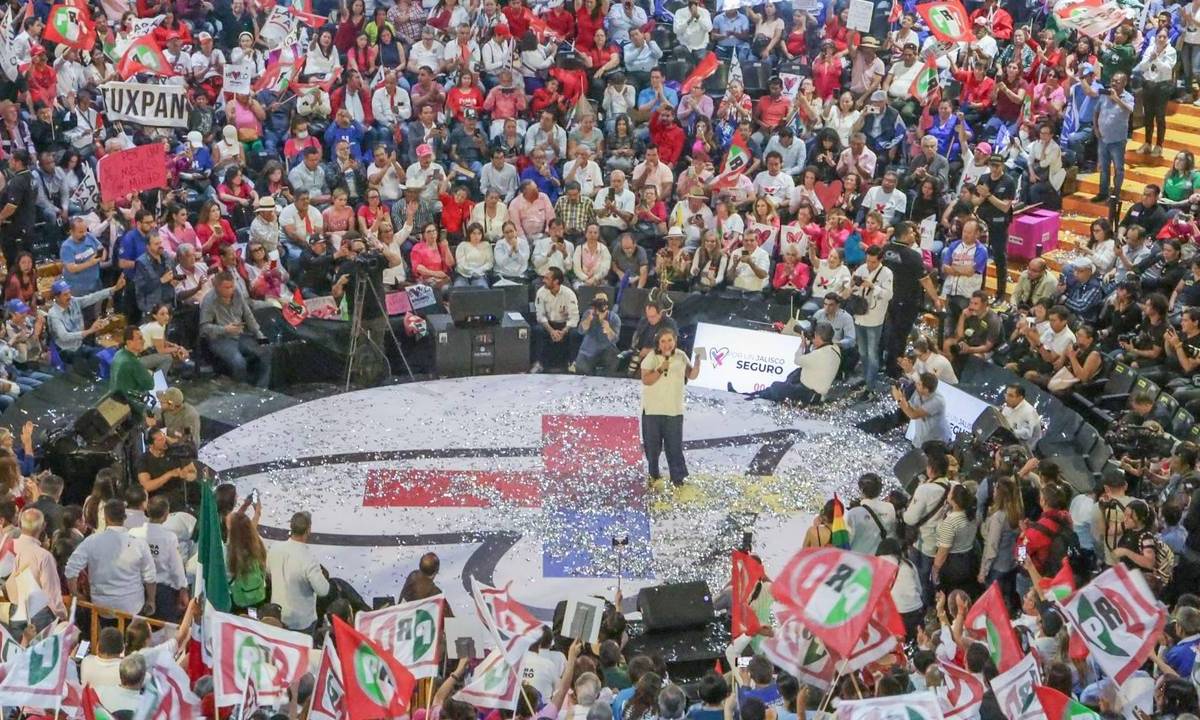 Xóchitl Gálvez visitó Jalisco, donde hizo alusión al “tropiezo” de Sheinbaum en su arranque de campaña en el Zócalo.