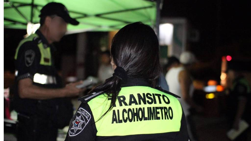 Operativo de alcoholímetro en Cancún.