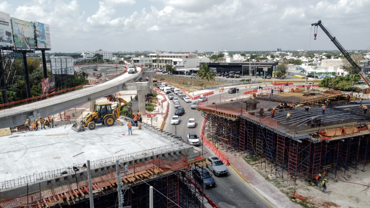 Construcción del Puente Nichupté, en Cancún.