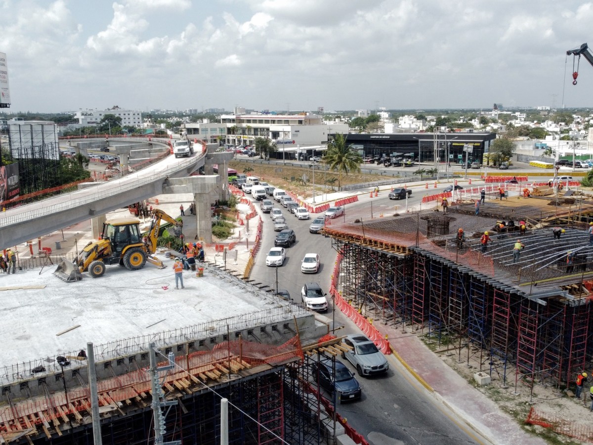 Construcción del Puente Nichupté, en Cancún.