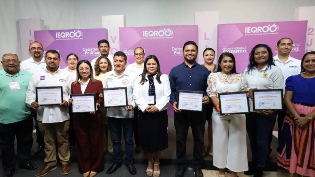 Candidatos a la alcaldía de Othón P. Blanco, tras su participación en el debate político organizado por el Ieqroo.