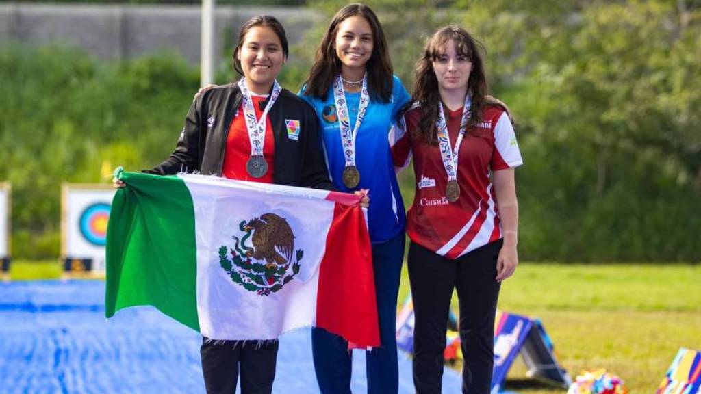 Podio de arqueras ganadoras del Campeonato Panamericano Juventud y Máster 2024, en El Salvador.