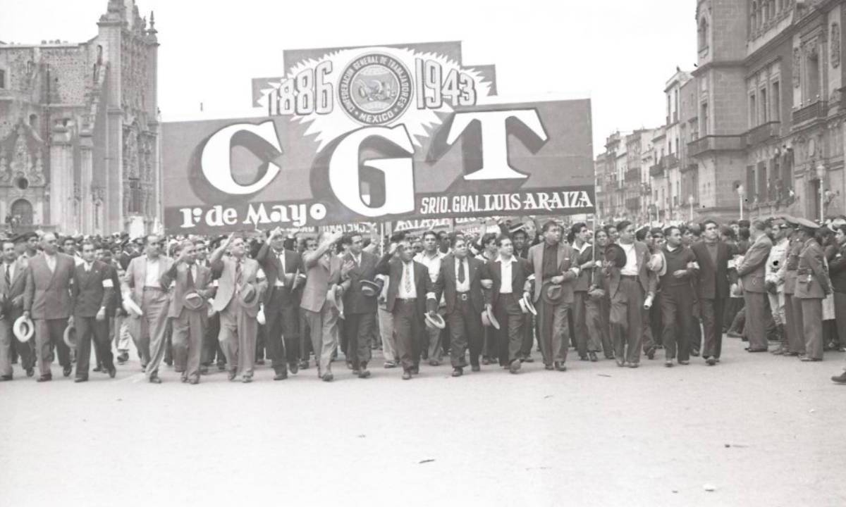 Aspecto de un desfile del Día del Trabajo en México, el 1 de mayo de 1913.