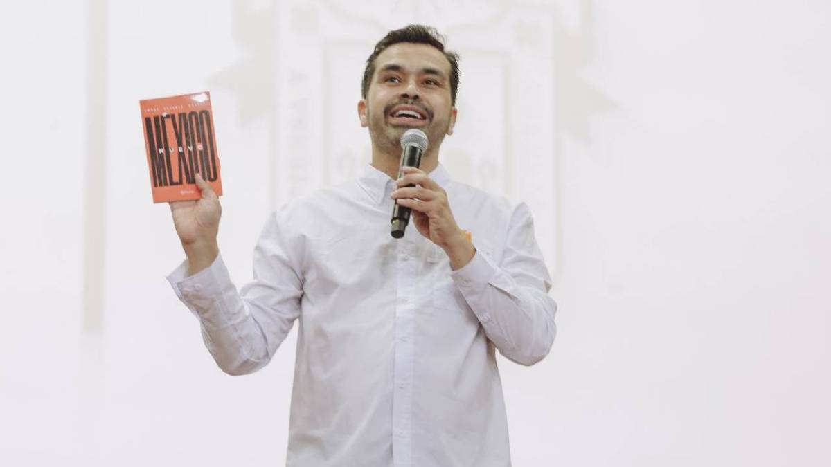 Jorge Álvarez Máynez, en un encuentro con estudiantes del Centro Universitario de la Costa, en Puerto Vallarta.