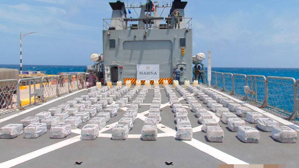 Semar asegura 3 toneladas de cocaína en costas de Quintana Roo.