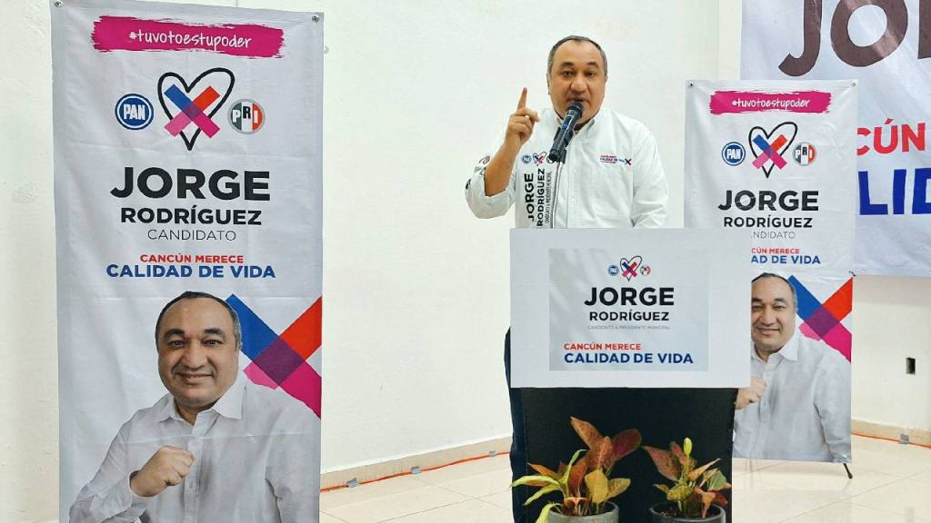 El mayor reto es atraer a los ciudadanos indecisos, comentó el aspirante a la presidencia municipal de Benito Juárez.