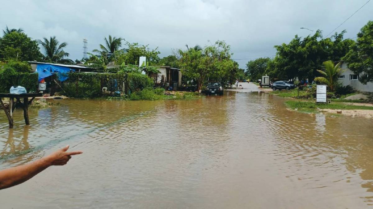 Cientos de familias están bajo el agua.