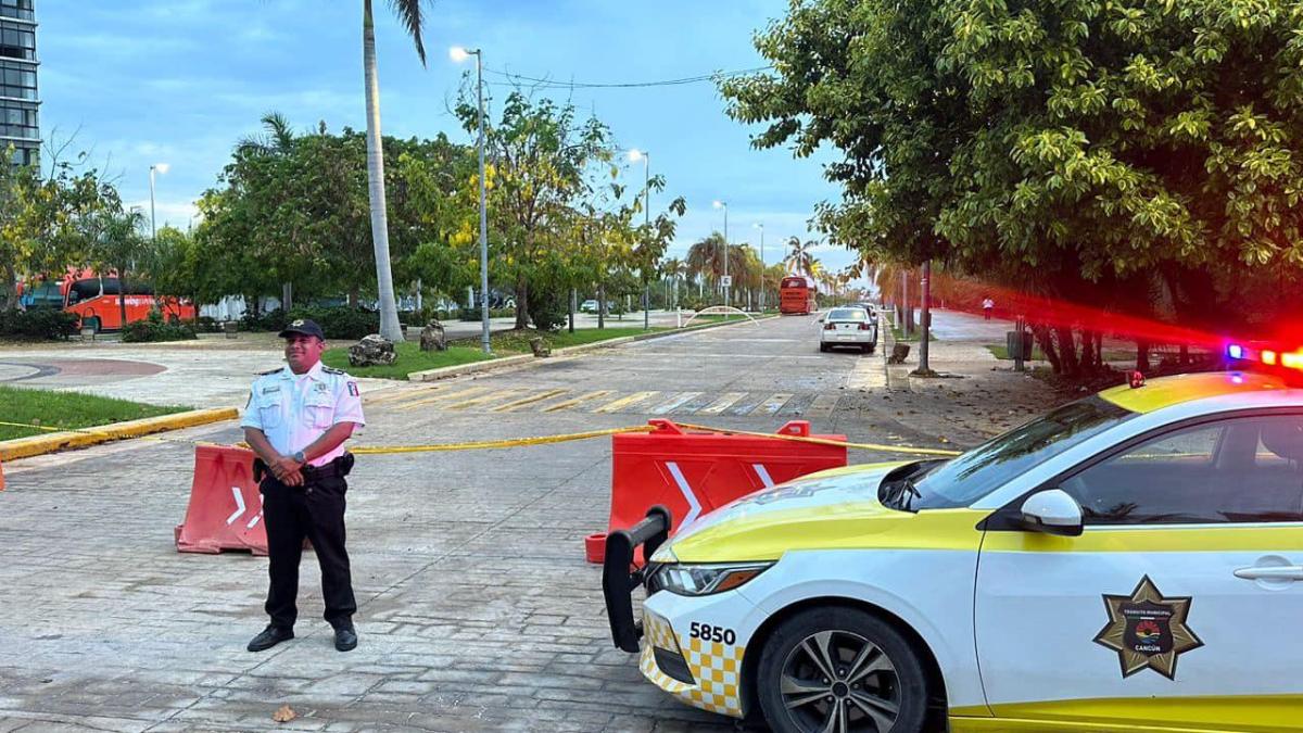 Cierre de calle en Cancún.