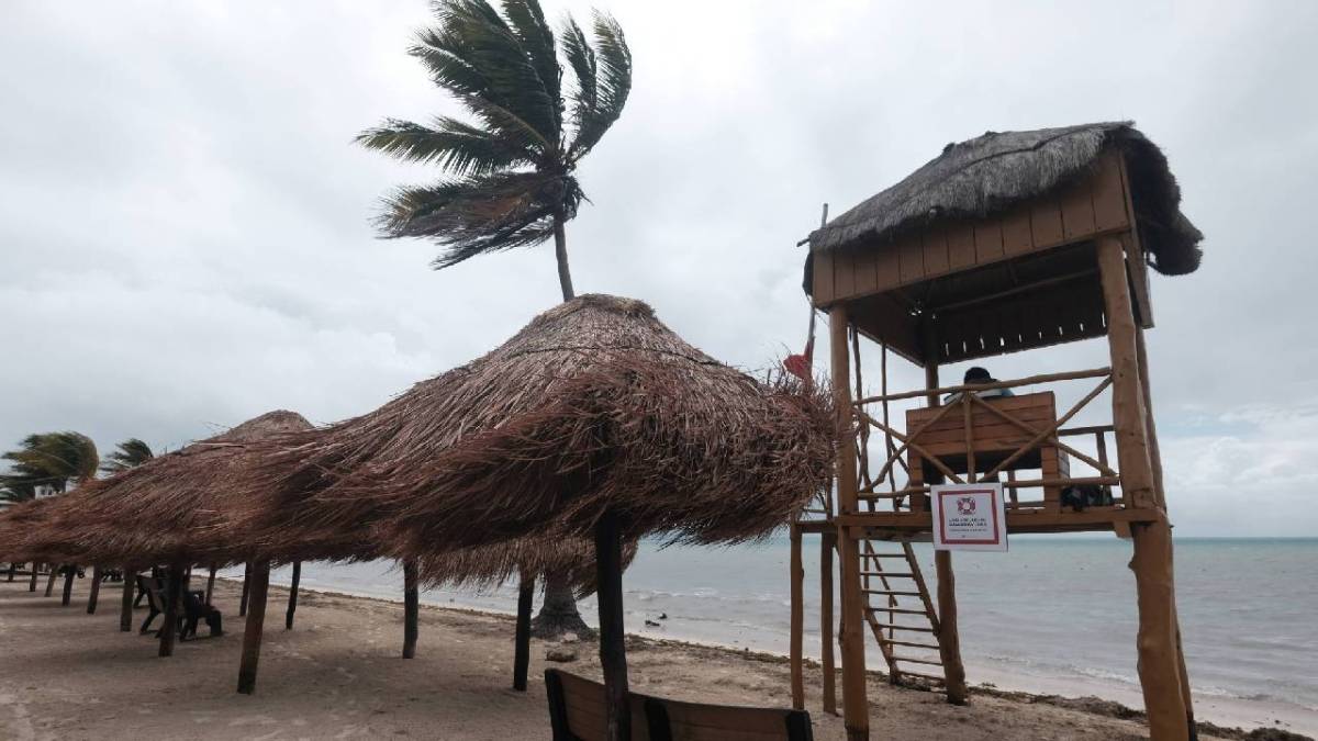 Vientos azotan en la costa por mal clima.