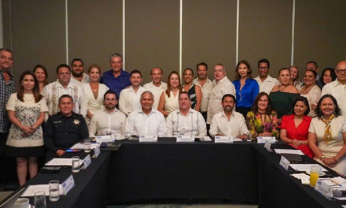 El fiscal de Quintana Roo se reunió con empresarios.